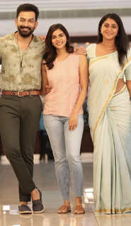 Kalyani Priyadarshan feet photo thumbnail