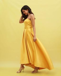 Kalyani Priyadarshan feet photo thumbnail