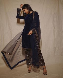 Kalyani Priyadarshan feet photo thumbnail