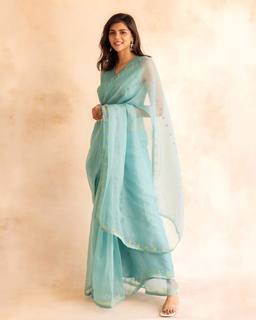 Kalyani Priyadarshan feet photo thumbnail