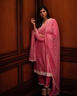 Kalyani Priyadarshan feet photo thumbnail