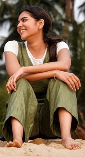 Kalyani Priyadarshan feet photo thumbnail