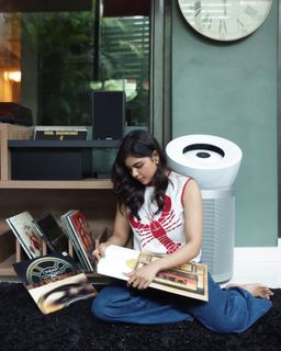 Kalyani Priyadarshan feet photo thumbnail