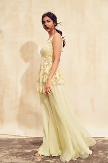 Kalyani Priyadarshan feet photo thumbnail