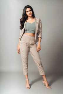 Kalyani Priyadarshan feet photo thumbnail