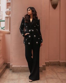 Kalyani Priyadarshan feet photo thumbnail