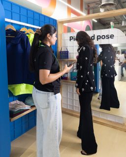 Kalyani Priyadarshan feet photo thumbnail