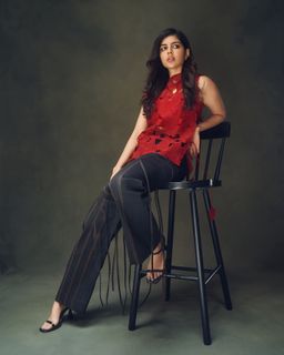 Kalyani Priyadarshan feet photo thumbnail
