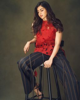 Kalyani Priyadarshan feet photo thumbnail