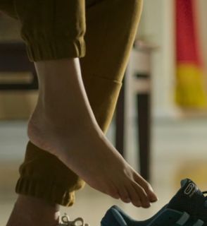 Kalyani Priyadarshan feet photo 20