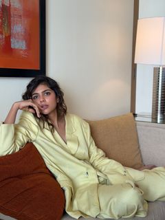 Kalyani Priyadarshan feet photo 15