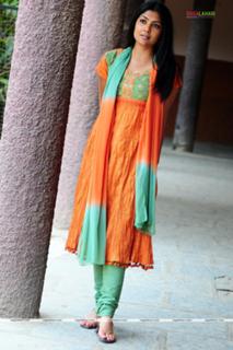 Kamalinee Mukherjee feet photo 18