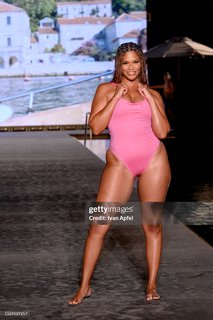 Kamie Crawford feet photo 11