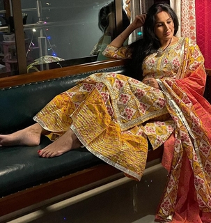 Kamya Punjabi feet photo 14