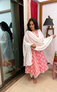Kamya Punjabi feet photo 9