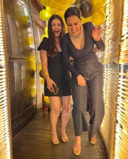 Kamya Punjabi feet photo 17