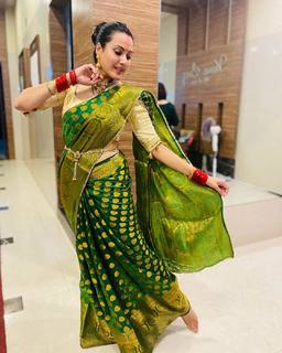 Kamya Punjabi feet photo 10