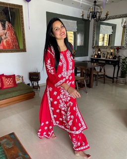 Kamya Punjabi feet photo 2