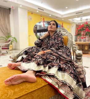 Kamya Punjabi feet photo 16