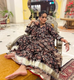 Kamya Punjabi feet photo 15