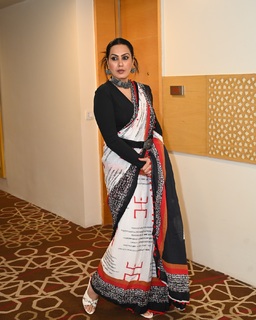 Kamya Punjabi feet photo 16