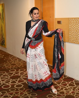 Kamya Punjabi feet photo 15