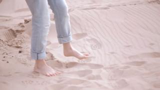 Kana Hanazawa feet photo 14