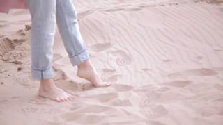 Kana Hanazawa feet photo 13