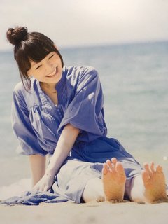 Kana Hanazawa feet photo 10