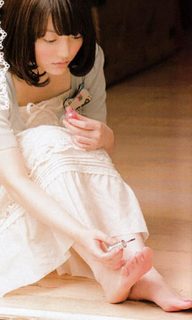 Kana Hanazawa feet photo 3
