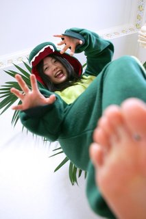 Kana Hanazawa feet photo 5