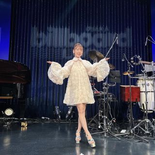 Kana Hanazawa feet photo 3