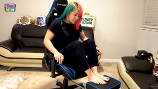 Kanako Urai feet photo thumbnail