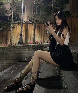 Kang Hye-won feet photo 11