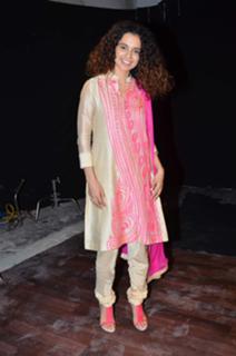 Kangana Ranaut feet photo thumbnail