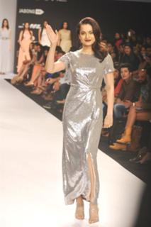 Kangana Ranaut feet photo thumbnail