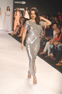 Kangana Ranaut feet photo thumbnail