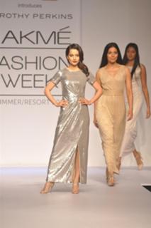 Kangana Ranaut feet photo thumbnail