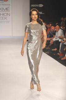 Kangana Ranaut feet photo thumbnail