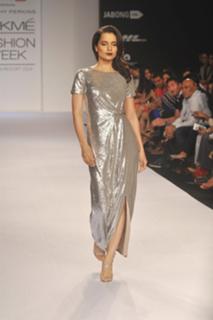 Kangana Ranaut feet photo thumbnail