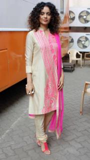 Kangana Ranaut feet photo thumbnail