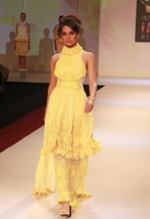 Kangana Ranaut feet photo thumbnail