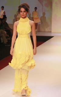 Kangana Ranaut feet photo thumbnail