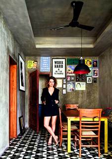 Kangana Ranaut feet photo thumbnail