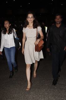 Kangana Ranaut feet photo thumbnail
