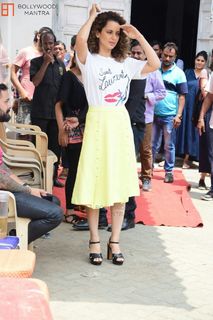 Kangana Ranaut feet photo thumbnail