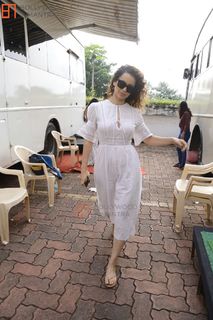 Kangana Ranaut feet photo thumbnail
