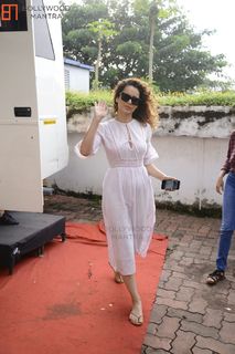 Kangana Ranaut feet photo thumbnail