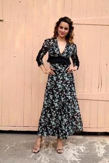 Kangana Ranaut feet photo thumbnail
