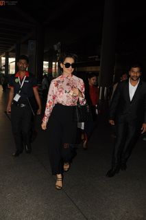 Kangana Ranaut feet photo thumbnail